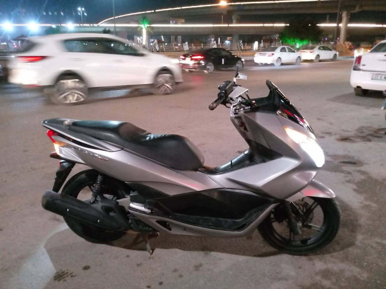 🔥 للبيع دراجة هوندا PCX الجيل الثاني 🔥
محرك 150cc وارد ياباني 🇯🇵
دراجة قوية جداً وناعمة بالسواقة ومناسبة للاستخدام اليومي واقتصادية بالبنزين.
المميزات: 
✔ حساس الازدحام (إيقاف وتشغيل تلقائي)
✔ حساس أمان بالستاند
✔ الدراجة مكفولة
✔ حالة ممتازة ونظيفة جداً
السعر: 14 ونص
المكان: الكوت حي الزهراء 
للتواصل : ***********
