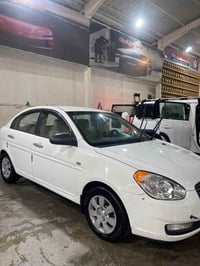 للبيع اكسنت 2006 محرك وكير قبل اسبوعين شديتهن . صدر امامي وخلفي . تبري...