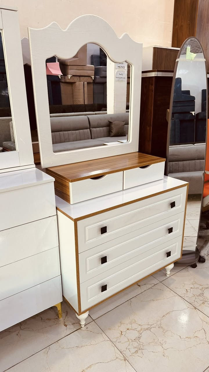 اهلا وسهلا بكم زبائننا الكرام نقدم لكم مجموعة متنوعة من الأثاث الحديث بأنسب الأسعار للحجز مراسلة الصفحة متوفر توصيل ***********
