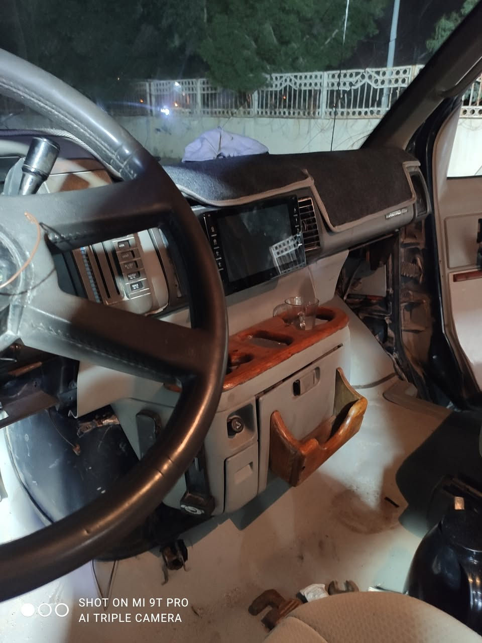 السلام عليكم. فان استرو  للبيع  45.مكانه بالبصره  ‏‪0770 623 2167‬‏
هذا رقم راعيها.  انه مكلف بالنشر.
