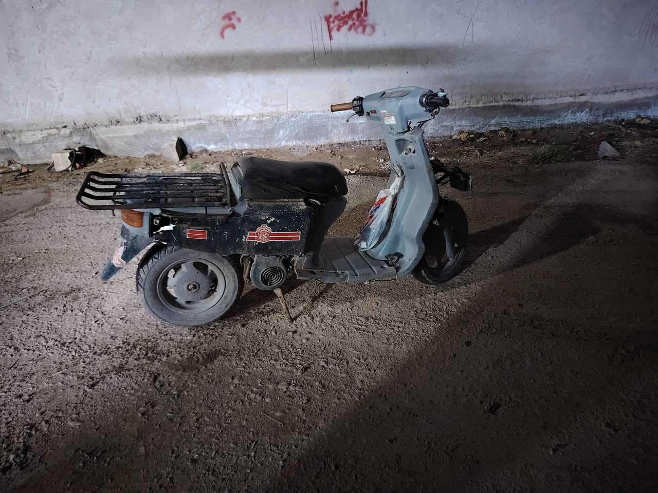 سلام عليكم دراجه كوم حديد ابيع طافيه تحمل وتروح وذا ماعندك تاخذه بلاش   مكاني بغداد سعر ١٥٠ ***********
