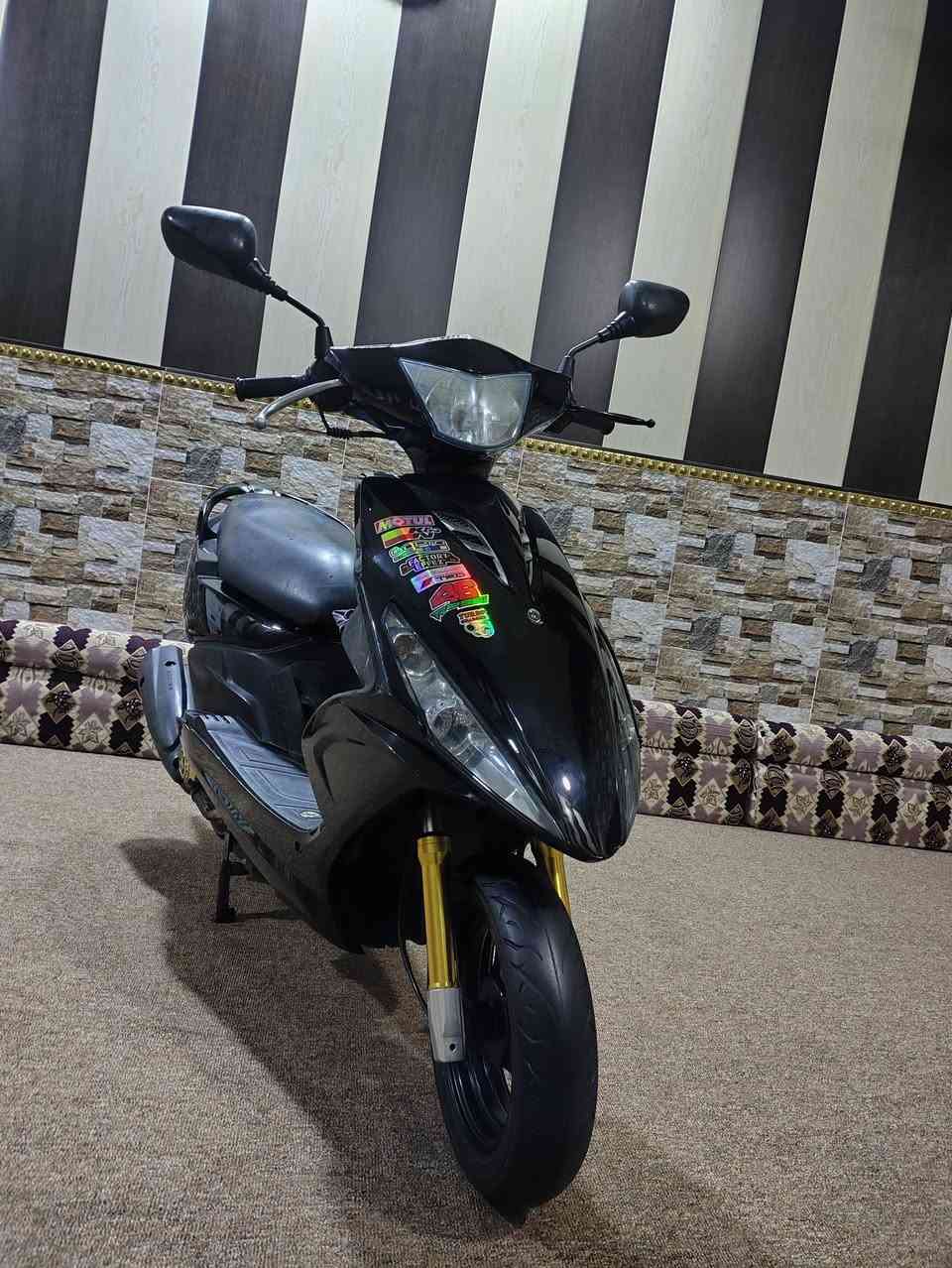 ماكس مضلع يباني كابريتر سلف هندر شاير لايت عالي ناصي سكنات كهربائيات كلها شغاله اي  نقص ماكو بوشه49بلاد مامفتوحه شلعه ومشي ونعومه كفراتها بلاد دراجه جديده سعر 625 وبيها مجال الاستفسار *********** أو متواجد وتساب مكاني بصره حي شرطه قرب المعارض مال سيارات جديده مقابيل حيانيه
