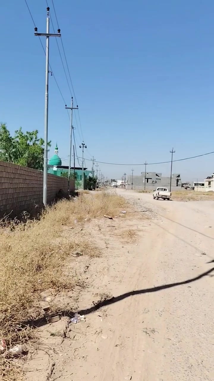 بيت للبيع 🏠 
منطقه الشوقيات 
نص قطعه طابو 23 مشترك 165 متر
ع شارع عريض 25 متر
طابقين الطابق الثاني كامل 
الطابق الارضي مأسس مي ومجاري 
يحتاجله بس سيراميك ولبخ ومغربي 
للاستفسار على الرقم 
***********
