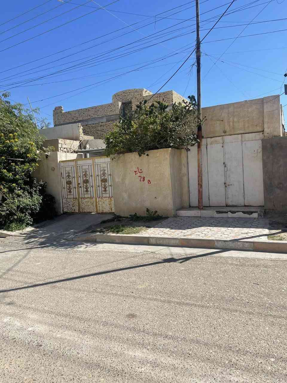 السلام عليكم
دار للبيع السكر الغريبه قريب على الشارع العام مساحة 160 متر البيت يحتوي على استقبال وصاله وغرفة ومطبخ وصحيات داخليه وخارجيه. ... للاستفسار     ***********
