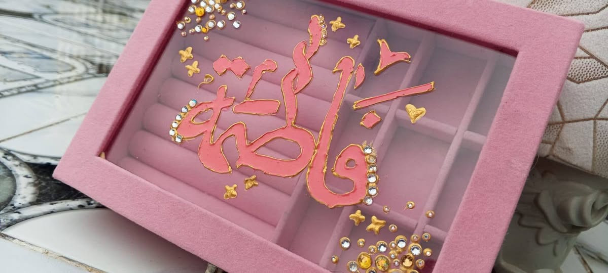 تجهيز بوكس هديه  رسم حسب الطلب ♥️
الالوان ثابتة 100%عند الغسل وعند اي مؤثر،خارجي ❤️
توصيل لجميع محافظات العراق 🚕


**إذا كنت صاحب هذا الإعلان وتريد حذفه لأي سبب، رجاءا أرسل رسالة إلى الدعم الفني**