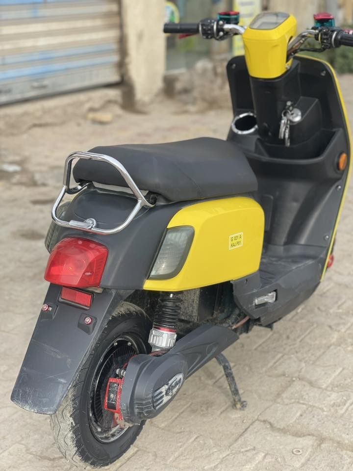 سلام عليكم دراجه شحن ع شكل بوليسي مسطره / ٦بطاريات ليثيوم / شحن يطول ٦٥ كيلو / كامله وجديده توني مأخذها ما بيها اي نقص سعرها ٦٠٠ وبيها مجال 

***********
