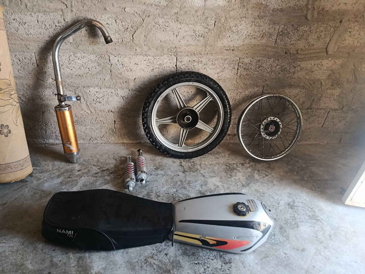 اغراض دراجه للبيع  سعر داخل صوره شراي خابر وتدلل ***********
