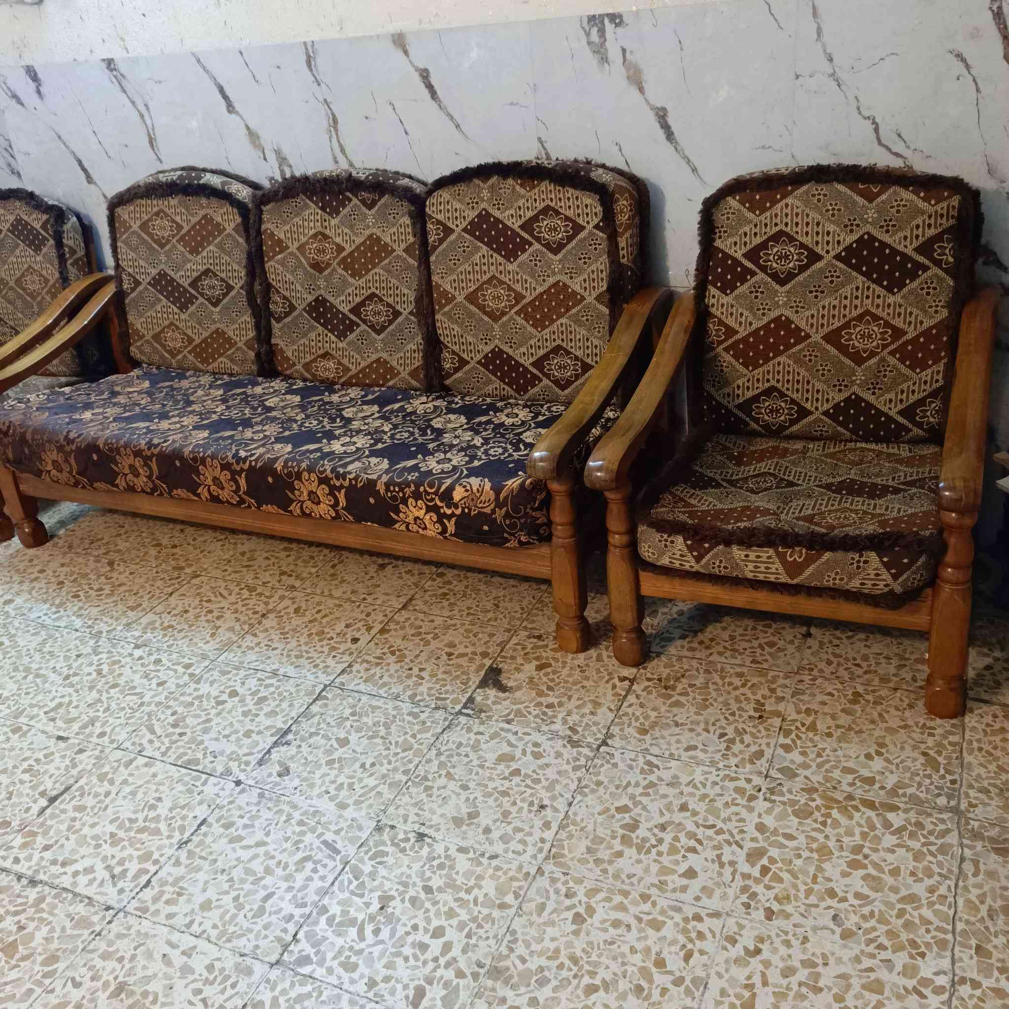 تخم 7 مقعد خشب صاج تكمه نضيف سعر ١٦٠ عنوان الحبيبية
 ‏‪***********‬‏ بغداد, العراق
