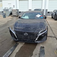 نيسان التيما 2024 فئة s  حاليا بالاردن الحادث كما موضح بالصوره  فقط جا...