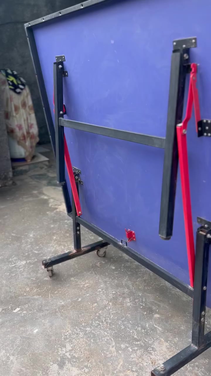 ميز منضده مستعلمه للبيع
السطح مالتها بي ندبات من اللعب بس ينلعب بيها طبيعي 
السعر 150
مكاني بغداد الزعفرانيه
⚠️ملاحظه بالصور ما كاعده عله كاع عدله ف مبين بيها عواج لكن هيه مابيها شي 
***********
