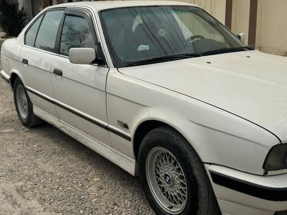 يالله ب 30 قفل
بي ام ٥٢٥ لون ابيض محرك عدل كبس وكير اوتوماتيك شرط شلعه تخبل واكسل مرغوب وويل خليه وتبريد ثلج وتدفئ نار وتايرات جدد وداخل جلد نظيف وفتحة سقف  ٣ طكات شغاله لايتات زينون  وكاملة مكملة  رقمها بغداد ابيض قديم بس مشكلتها (صاحبها متوفي )كفالة من السرقة والعشائر  المكان موصل جانب ايسر

للتواصل هذا الرقم فقط واتس اب : ***********

