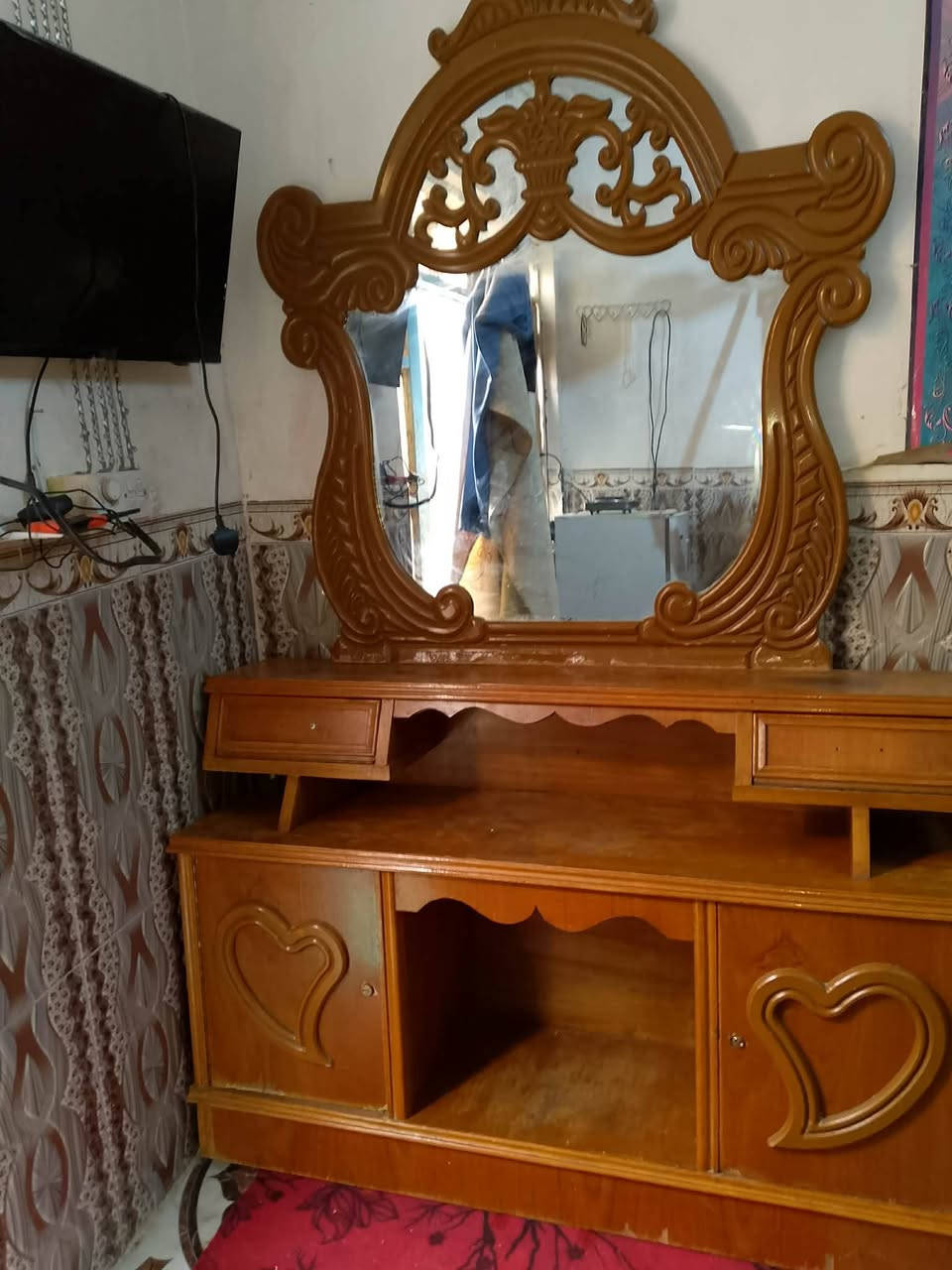 السلام عليكم غرفه كامله مو بس الي بصوره بس اني ما شادهن غرفه تسكام اصلي السعر 600 وبي مجال قليل
الاتصال ***********
