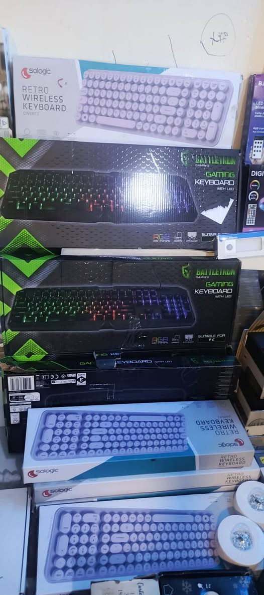 للبيع تريد قطع 
تريد شلع 
***********
واتساب 
اليبورد ٢٢ الف 
السماعه ٣٥ الف
الماوس ٢٥ الف 
ماسكه كيبورد ماوس اناره ١٥ الف
