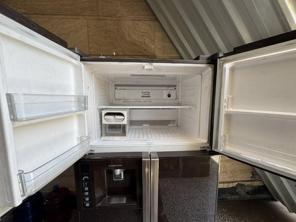 :
ثلاجة هيتاشي Hitachi أصلية للبيع
✅ 4 أبواب
✅ نظام Inverter موفر للكهرباء
✅ موزع ماء خارجي
✅ تبريد ممتاز وشغالة 100%
✅ شكل أنيق لون أسود زجاجي
✅ نظيفة جداً وخالية من الأعطال

الثلاجة بحالة جيدة وجاهزة للاستخدام.

💰 السعر: (350 الف  )
📍 الموقع: (الكاظميه بغداد )
📞 للتواصل: ***********
