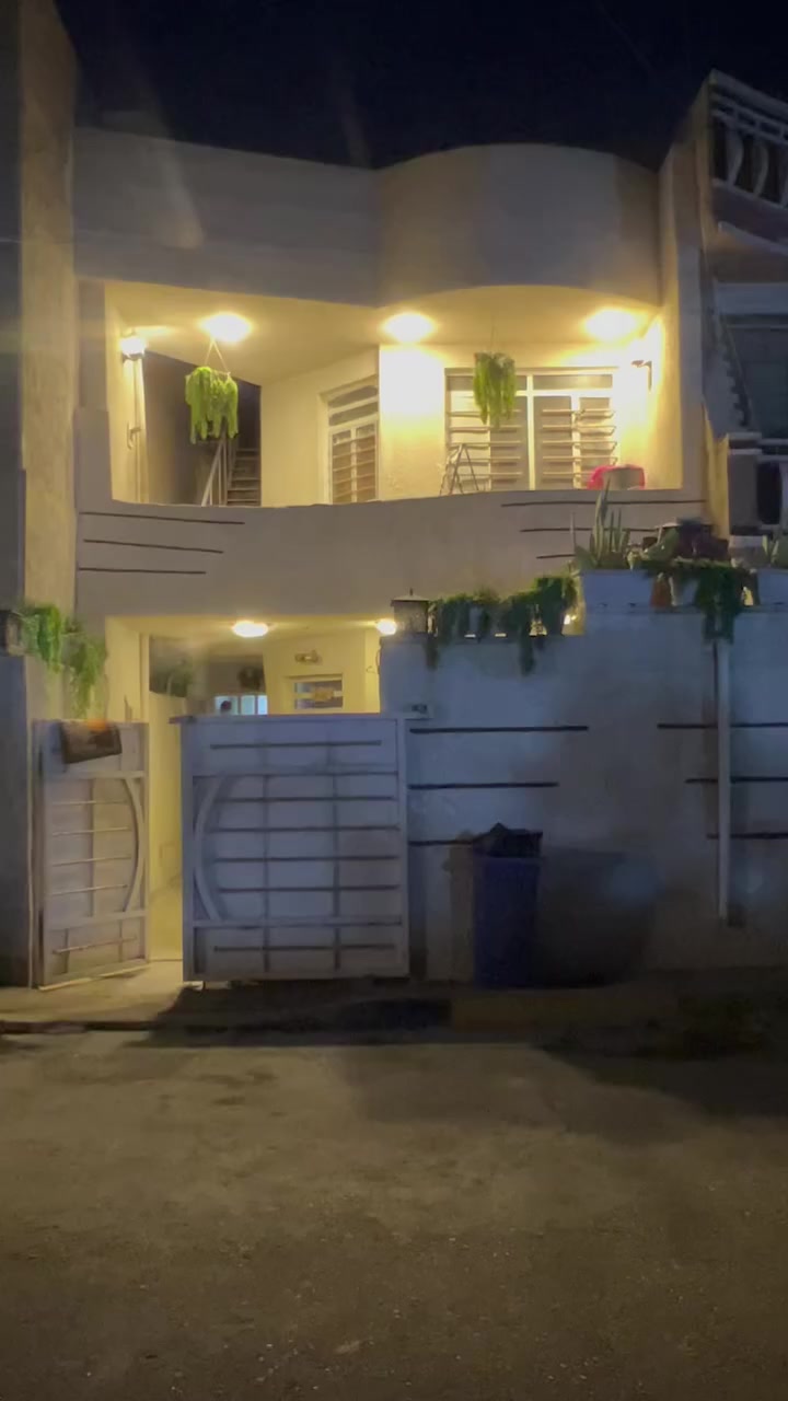 السلام عليكم
دار للبيع 

المساحه ١٢٠ م 

الواجه ٦ م 

نزال ٢٠م 

زراعي سند ١١٧ 

الزعفرانية مدخل مركز الشباب الفرع الثاني 

يبعد عن الشارع العام ٢٠ ثانيه مقابل مدرسه المكارم الأهليه 

بناء درجه اوله بلوك 

٣ غرف نوم

٣ صحيات 

استقبال 

مطبخ 

منور 

كراج كبير 

للستفسار 

***********
