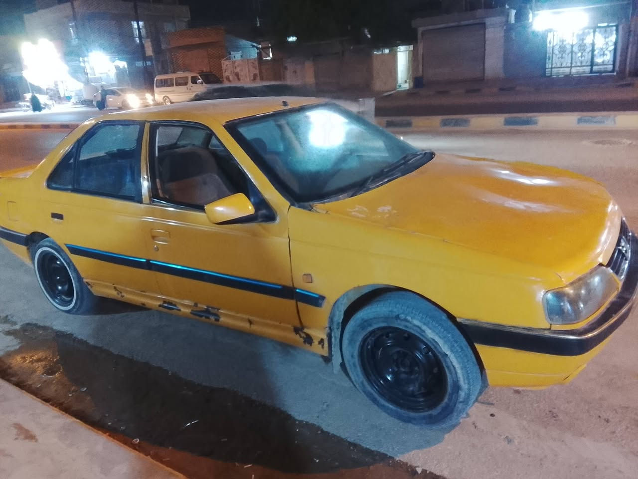 سلام عليكم 405للبيع كير محرك نضيفات مداور ثاني يوم كشرهه زين يعني دواخل حلوه عليهه هيئه 280 غرامه مصفره السعر 22بيهه مجال للطيبين العنوان النجف الرقم ***********
