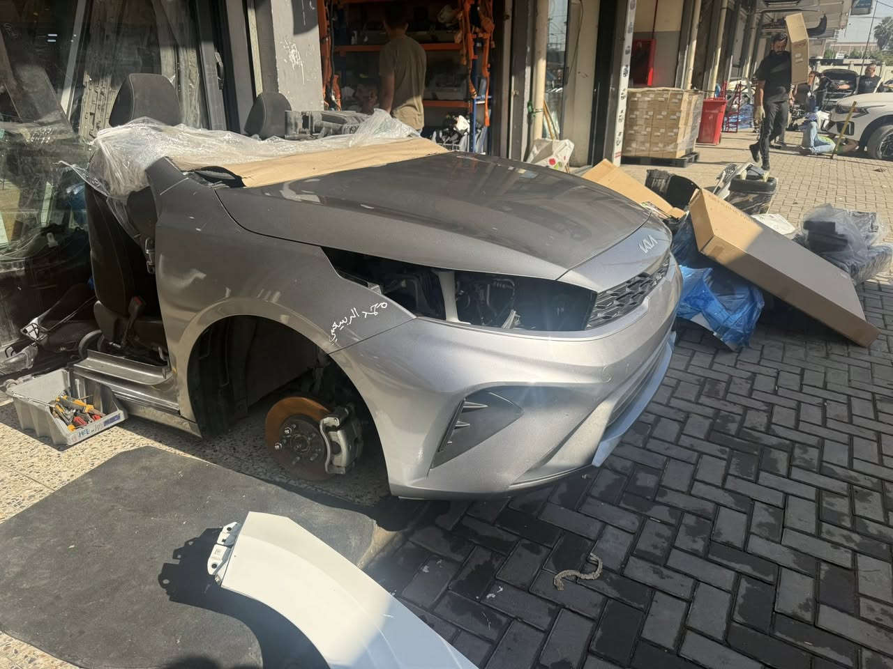 السلام عليكم متوفر جميع ادوات سيارات وارد امريكي فورتي جميع الالوان
العنوان سوق بغداد شارع النضال القصر الابيض 
***********
ال مخيف ادوات احتياطيه للسيارات الكوريه الحديثة
