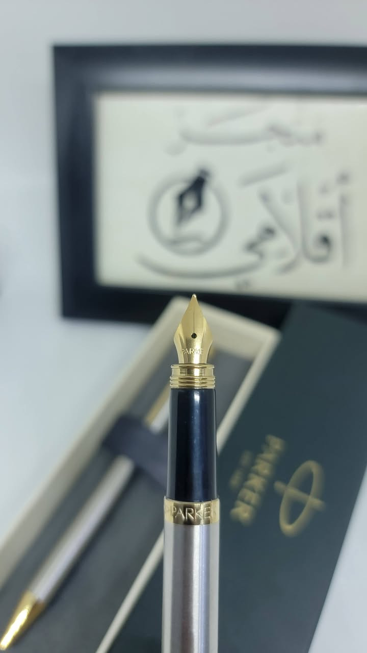 سيت أقلام باركر فوليو بريطاني الصنع
الحالة : غير مستخدم نهائيا و بالعلبة الاصلية
سنة الصنع : التسعينات
بلد الصنع : بريطانيا
حجم النبلة : F للحبر طلاء 18 ثابت 1mm للجاف 
ميكانيكية القلم : سحب بالنسبة للحبر . فر بالنسبة للجاف
البدن معدن و حامل الورق باللون الذهبي
السعر 50 الف فقط مع علبة حبر 50 مل هدية


**إذا كنت صاحب هذا الإعلان وتريد حذفه لأي سبب، رجاءا أرسل رسالة إلى الدعم الفني**