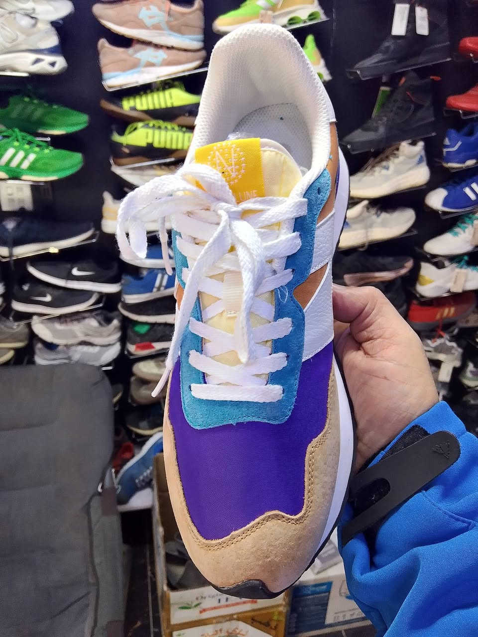 NEW Balance 
saiz..44
28cmطول القدم
سعر القطعه..فقط 25الف فقط25الف مع التوصيل
للحجز والاستفسار راسلنا واتس اب ***********
توجد خدمة توصيل كل المحافظات
