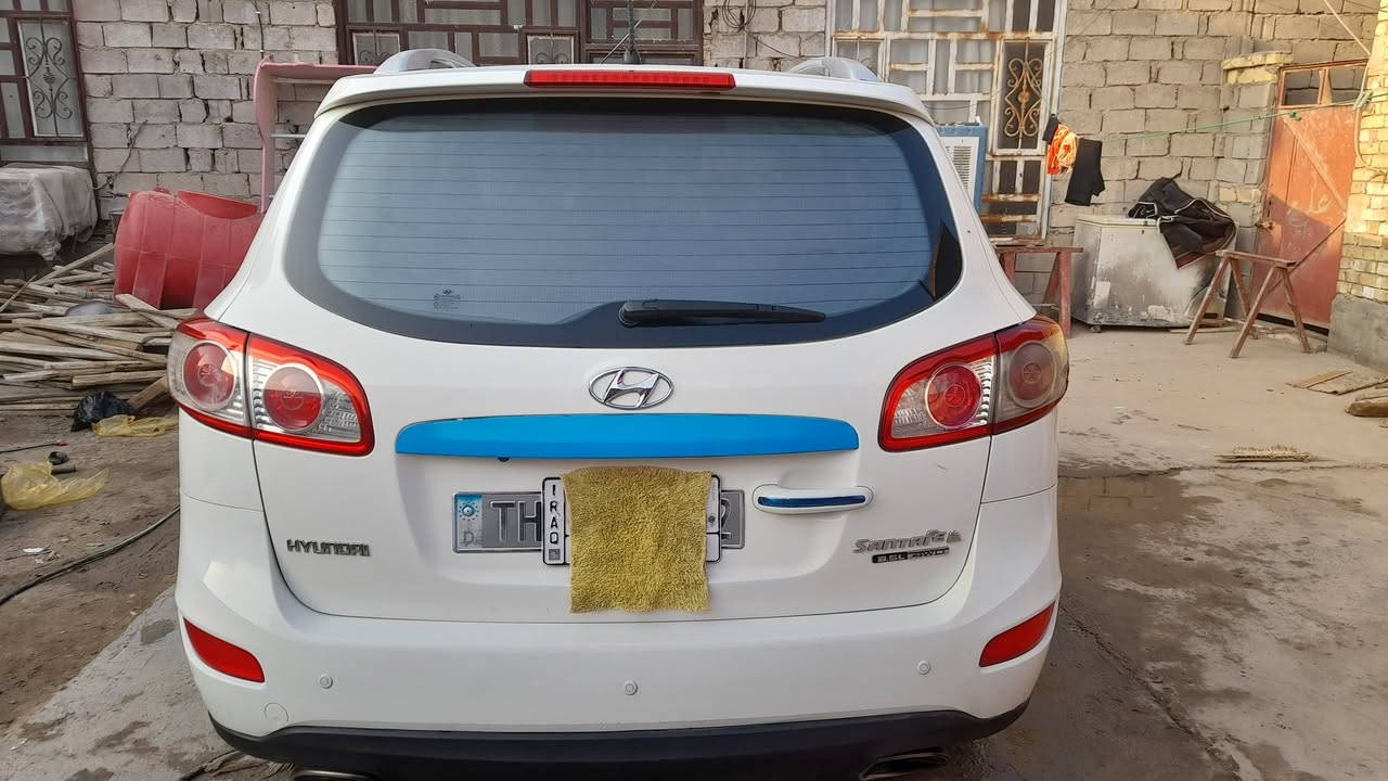 السلام عليكم 
بيع مستعجل لغرض البناء 
وجوه السوك 
سنتافي للبيع موديل ٢٠١٠
٦سلندر
٧راكب
٣قطع تبريد 
بيها قطعتين بنيد مبدل وقبق الجنطه مصبوغ والباقي مكفول سياره نضيفه كلش صدر امامي وخلفي صار 6اشهر من سويته نفض كلف ٧٠٠الف ومنضومه تبريد جديدة كلفت ٥٠٠الف تايرات جدد سياره متعوب عليها بلعافية ع الياخذها مكينه وگير مكفولات 
رقم بابل 
ومكاني بابل الحمزة الغربي 
سعرها 140وبيها مجال 
رقم الهاتف ***********
