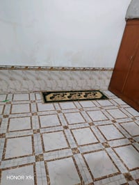 أعرض بيت مناسب للعوائل للبيع. يحتوي على غرف معيشة واسعة ومطبخ مرتب وسل...