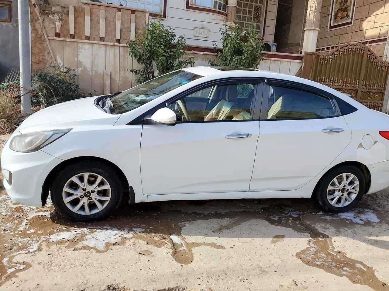 اكسنت 2015
مكينه 1600 رقم ميسان انكليزي بسمي مداور مشروع وطني هزة جديدة 

السيارة بدون ضربة فقط بارد موضح بلصورة 
والمكينه قرص معلك  بيهه صوت قليل 
وبدايه القماره بيهه تكشير موضح بصورة 

السعر 95وبيهه مجال المكان ديوانيه 

***********
