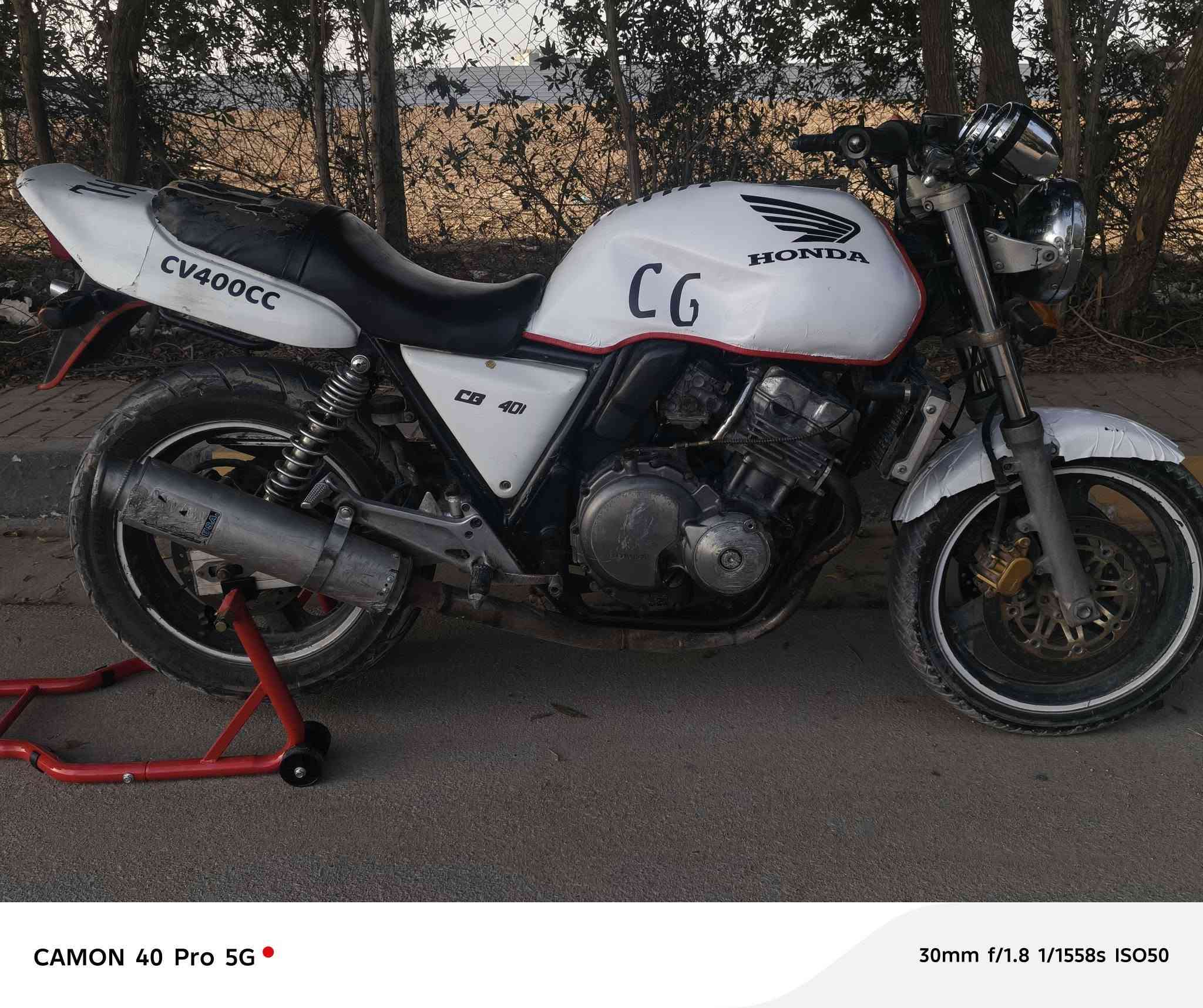 السلام عليكم  سيبي فور 400 جيل الاول كابرته  دراجه مكينه مكفوله كهربايت ثنينهن شغلات دراجه نضيفه شوفت عينك  كل نقص مابيه  اول ثاني ثالث بطناس تاكل الكاع اكل نكره سلف مكينه خرسه تنضيف كبريته جديد دراجه عليه ادامه  مكاني النجف الاشرف شارع المطار  رقمي *********** اتصلو بيه لحد يرسلني خاص  لان ما توصل الرساله والله  واسف على الاطاله  الي تلوكله خادمه
