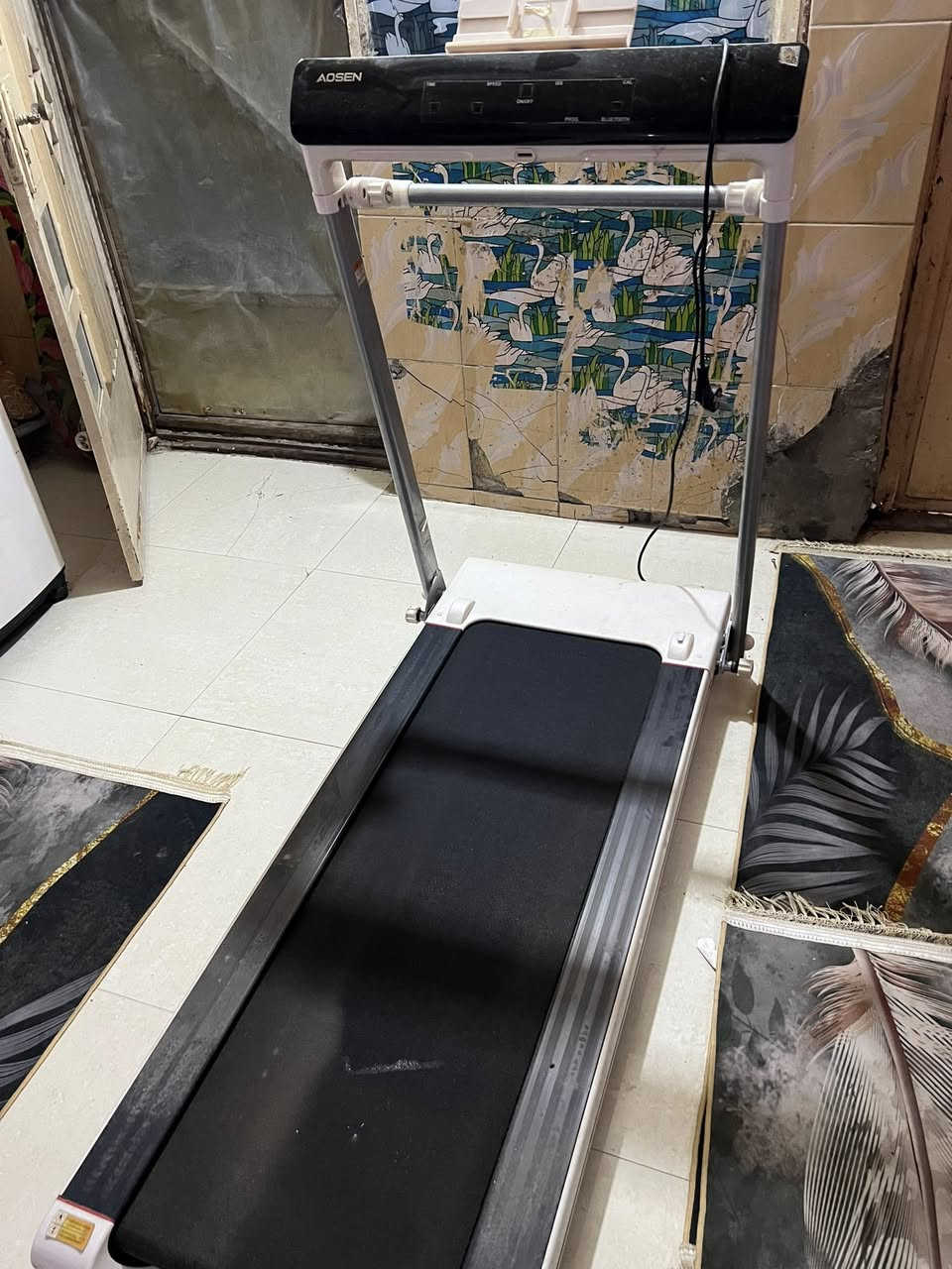 جهاز جري من ماركه AOSEN
مستعمل يوم واحد فقط ومتروك 
شغال وكامل ملحقات 
السعر 200 قفل 
***********
