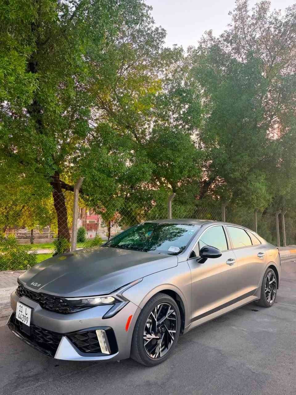 السلام عليكم للبيع كي فايف  K5 GT LINE
موديل 2025 الشكل الجديد ماشيه 27الف دخول جديد يعني اخت الزيرو ومكفوله كفاله عامه من كلشي فقط صبغ جاملغ بدون تبديل اي قطعه وبدون فتح راديتر غاز تبريد امريكا صوره الحادث موجوده بالمنشور  مرقمه بغداد  بسمي لون الرصاصي الطافي 
محرك 2500 تنفس  طبيعي 
جيتي لاين فول……...للاخير عده البنوراما 
مواصفات جلد لونين
رادار امامي وجانبي 
وحساس امامي وخلفي
ويل كب حجم 18
لد امامي وخلفي ولايت زنون اصل 
كامره وشاشه متصل وتشغيل عن بعد وبصمه وسايد بريك بصمه وشحن واير لس
انظمه قياده _ مثبت سرعه _ مانع انزلاق _ مانع انحدار _قيادة ذاتية
للاتصال ***********
مكاني بغداد جسر ديالى
