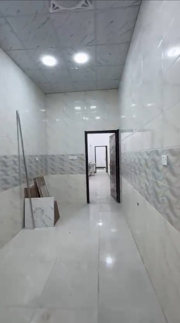 بيت للبيع في التنومه الصالحيه شارع الامام الحسن قرب شارع ابي طالب  مساحة ١٢٠متر 
طابو زراعي 
غرفه و ستقبال ومطبخ و صحيات 
بناء جديد السعر 65 بي مجال 
التواصل 
***********
***********
