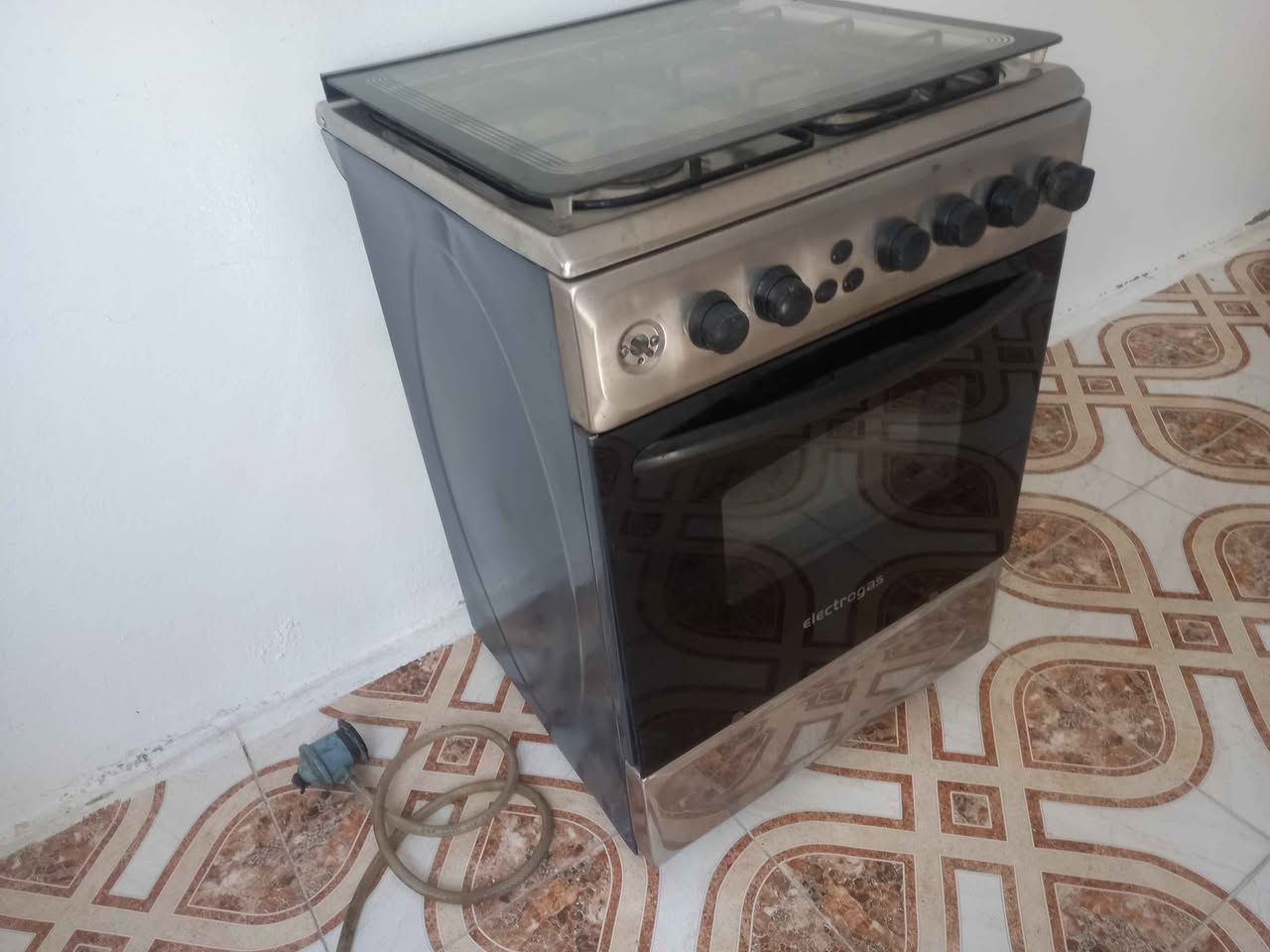 طباخ تركي للبيع شرط الشغل السعر ٧٠ ألف العنوان موصل حي الصدام بعد السيطرة عالشارع العام طريق بعشيقه *********** *********** يوجد توصيل داخل الموصل أجره عالمشتري موصل, نينوى
