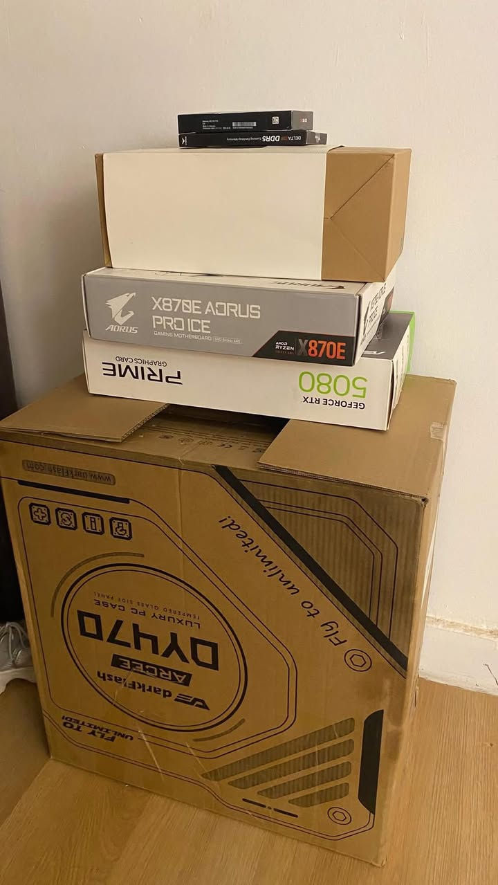 تجميعة high end للبيع
CPU: R9 9950X3D BOX 

GPU: RTX 5080 ASUS PRIME 

M.B: X870E AORUS PRO ICE DDR5 WIFI 7

RAM: 32GB 6000HZ CL30 DDR5 T-FORCE RGB- XMP-EXPO WHITE 

SSD: 2TB SAMSUNG 990 PRO 7,450 MB/s

PSU: DEEPCOOL PX1000G ATX 80 PLUS

1000W GOLD

COOLER: DEEPCOOL MYSTIQUE 360M

CASE: DarkFlash DY470 Mid Tower Case - White

Asiahorse NYOTA 120mm Case Fans X3

DeepCool DM9 Thermal Paste Gray

Windows 11 Pro Original Key

السعر (4650) بي مجال قليل

توصيل موجود لكل العراق 

(ضمان من الكرادة وكلش زين) كل كراتين ووصولات موجوده

ملاحظه : عن الحرام والحلال التجميعه مسبقاً انباعت بس بالنقل الكرت انكسر ف شركة الوسيط عوضتنا بكرت جديد نفس النسخه لذلك تقريبا الكرت جديد مامستخدم فقط مفحوص للتأكد


**إذا كنت صاحب هذا الإعلان وتريد حذفه لأي سبب، رجاءا أرسل رسالة إلى الدعم الفني**