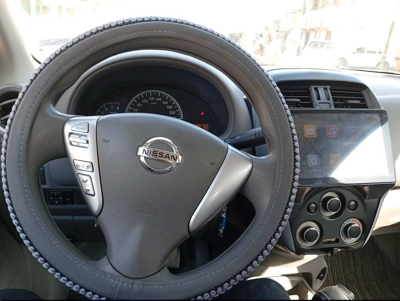 نيسان صني هندي موديل 23 ماشيه 30 هزه جديده سنويه ل28 بغداد تحويل ثاني يوم  بيها شبر بارد بالصندوق وشبر  بارد بالجاملغ الامامي وبيها شخوط باب خلفي فقط تايرات جدد السعر120 بيها مجال بسيط للاتصال ***********
