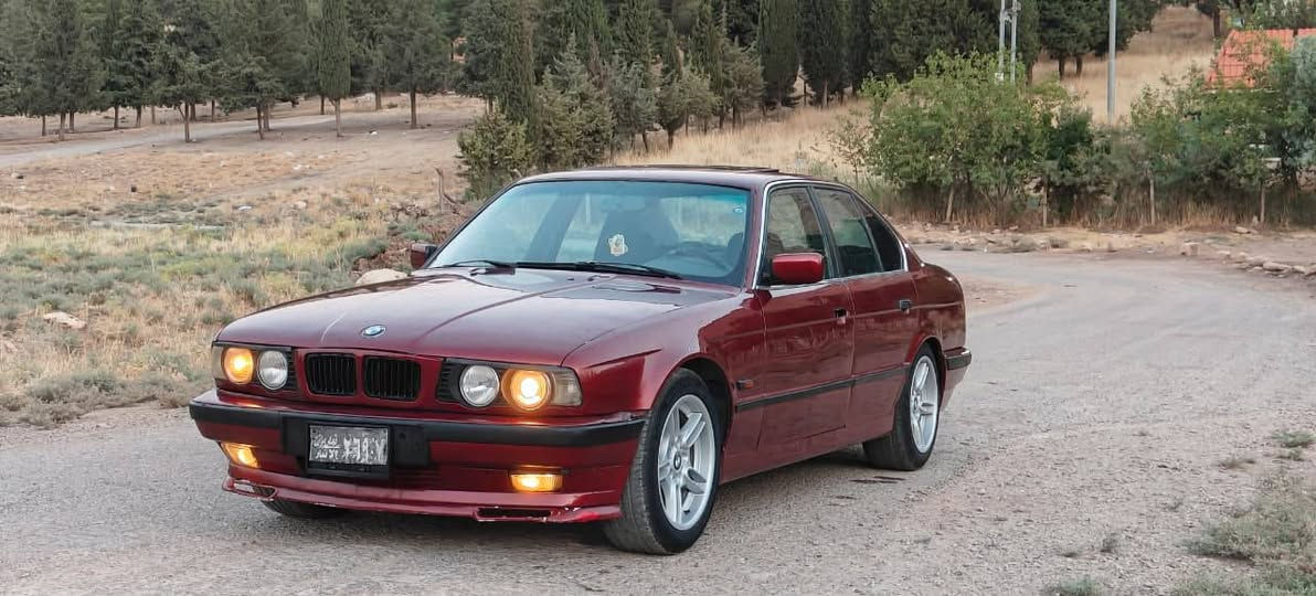 سڵاوی خوای گەورە لە هەموو لایەک

ز.BMW بیئێم فوول فوول بۆ فررۆشتن 
مۆدێل 1993 گێڕ تۆماتیکی ئاڕمم پلاستیکی سلێمانی سعری ٣١گەڵا 
مەکینەی 525ـی تۆماتیکە سڵایتە جام  کارەبایە 
دەعمێکی پێشەوەی هەیە 
ئاڕموو ئەوەلیاتی بەشەرت
کوشن جلدوو هیتەرە بیلادد
  
تەقەو ڕەقەی نییە تایەو ویلی تازەیە  
دەشپوولوو بەرە دەرگای لۆکە 
بێ مەسرەف 
هەموو شتێکی نوسراوە

***********
ڤایبەرو وەتساپی لەسەرە شمشمل, السليمانية
