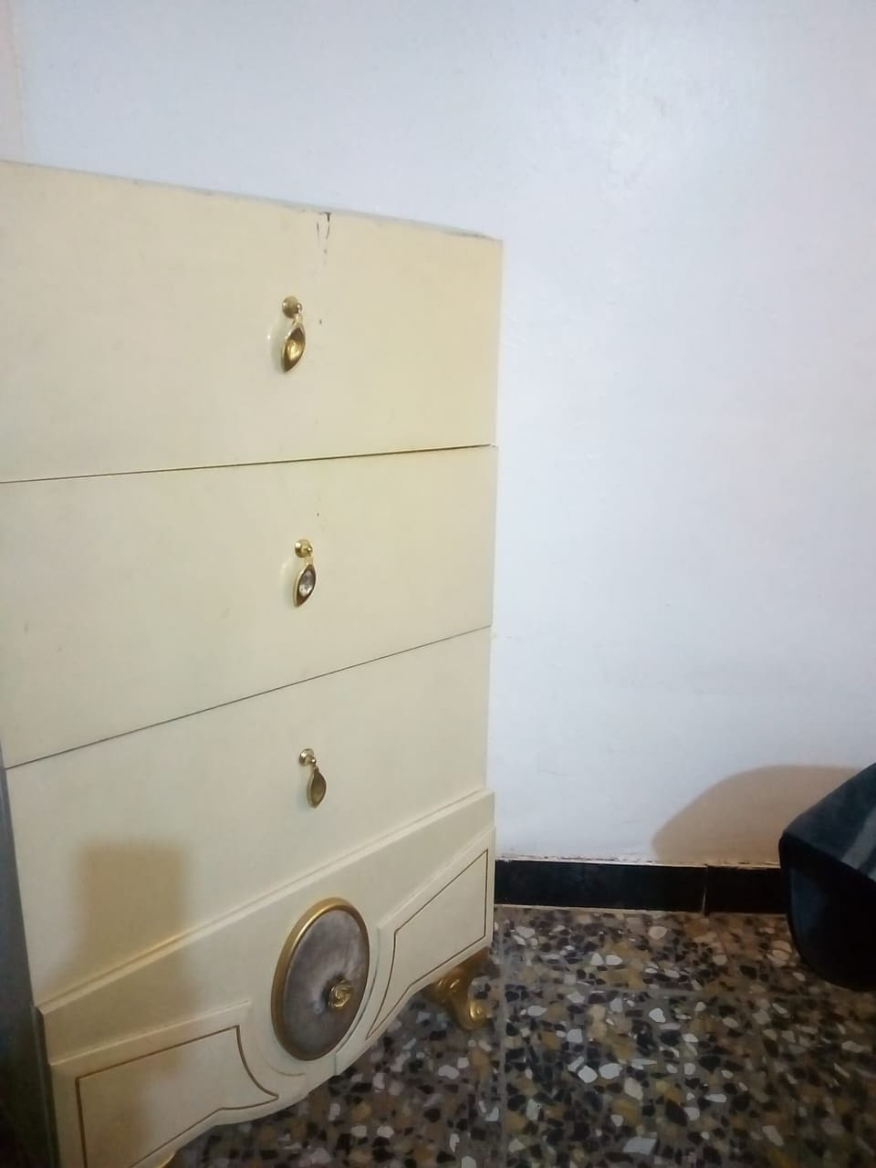 غرفه نوم تركي التاج والقاعده موجود لكن بدون صوميا وغراضها كامله مابيها اي اضرار السعر 450 الف عنوان البياع شرطه رابعه


**إذا كنت صاحب هذا الإعلان وتريد حذفه لأي سبب، رجاءا أرسل رسالة إلى الدعم الفني**