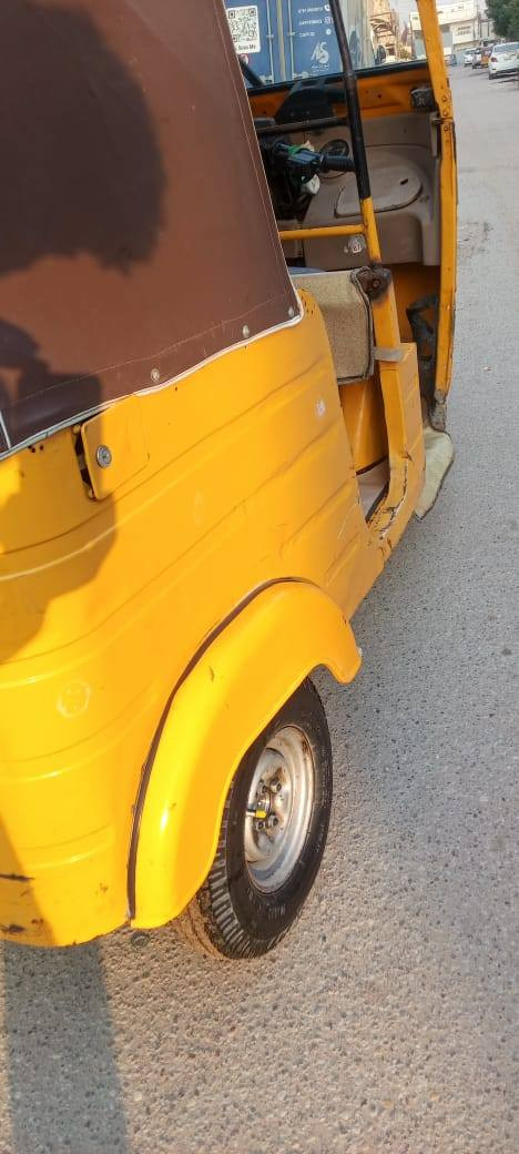 سلام عليكم اخواني تكتك البيع المكان بغداد الشعب السعر ب6ونص وبيه مجال 2019 الشهر 12هيه و20 فرق يوم ***********
