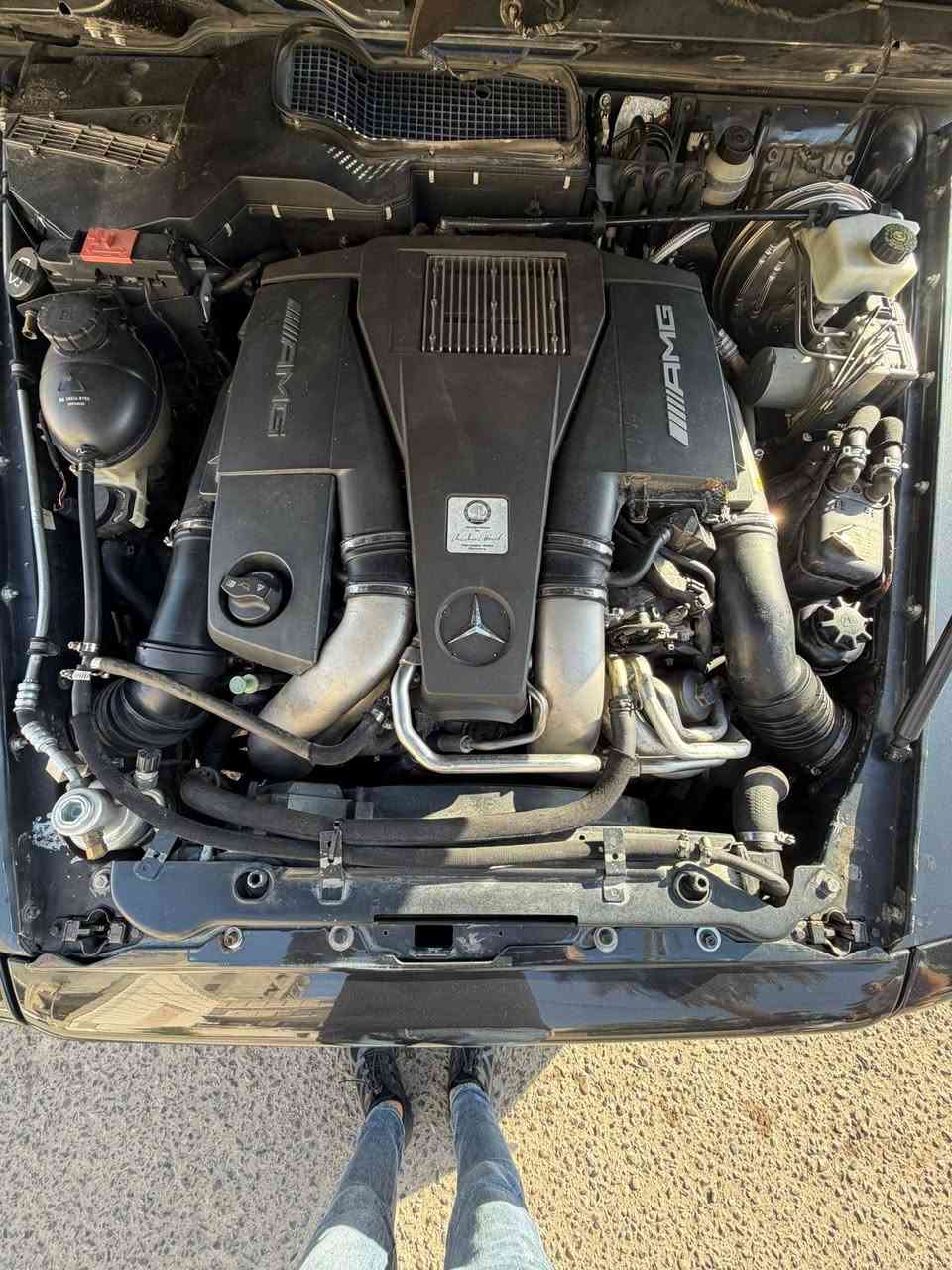 مرسيدس AMG G63 للبيع فقط
موديل :2013 بلاد بدون تحديث
ماشية 123 ألف مايل.
نظيفة جداً من الداخل والخارج.
ما بيها أي حادث سابق بيه كلير صندوق وبنيد فقط وصارف عليه و ما محتاجة شي السياره فول مواصفات وجي معرف موصفاته 
مكينة 5.5 توين تيربو، 8 سلندر.
مسوي إلها سيرفس كامل قبل سبوعين.
تبديل دهن كل سبوعين دهن اصلي من لندن castrol
بيها عدسات ليتات مطورة وإضاءتها قوية جداً.
، المراسلة على الخاص. السعر 41,000 وبيه مجال بسيط 
مكان سياره :بغداد 
رقم التلفون :***********

