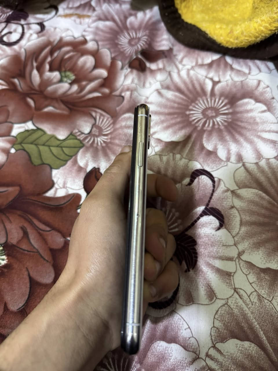 السلام عليكم آيفون اكس عادي ذاكره 64 بطاريه68 وضع شركه تك سيم فيس إيدي شغال الجهاز مبدل شاشه نوعيه زينه ألوان حلوه وبي فطر بل ضهر مثل ما موضح بالصوره التواصل *********** ما متواجد عل فيس السعر 140 وبي مجال
