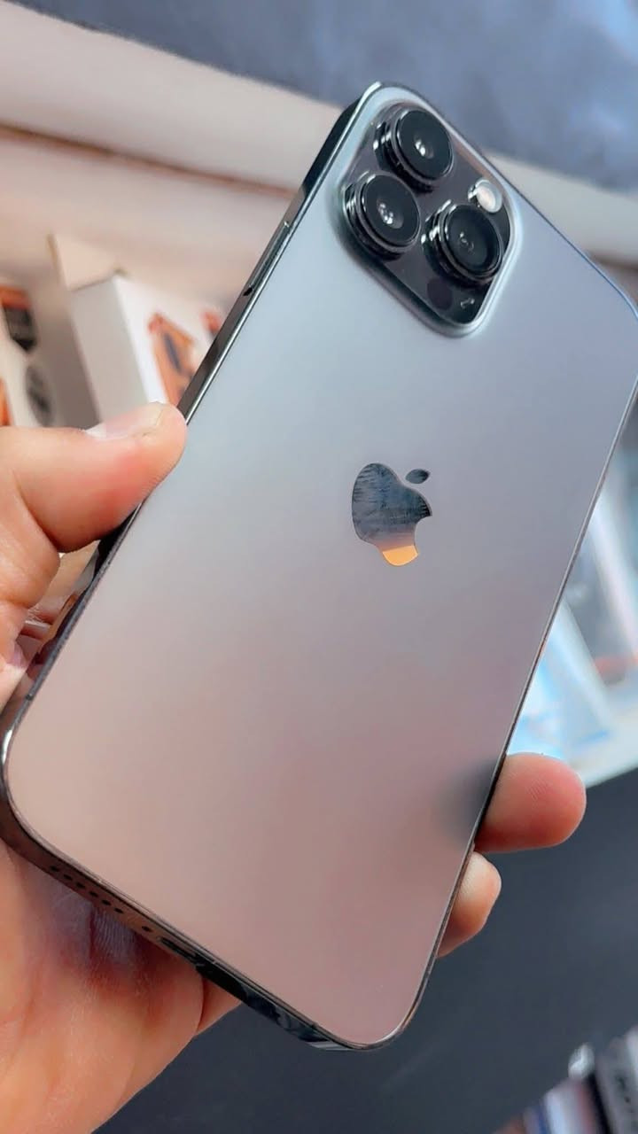 آيفون 13برو ماكس
لون اسود مميز 
بطاريه 🔋93
ذاكرة 256
نموذج m
شخط واحد مبي جهاز اخو الجديد
واذا بي شخط واحد تاخذه بلاش 
مكفول كفاله عامه من فتح وتصليح  
السعر/  690 الف وبي مجال قليل كلش
العنوان الرمادي شارع 40قرب جامع الواثق 
شراي اتصل ***********
