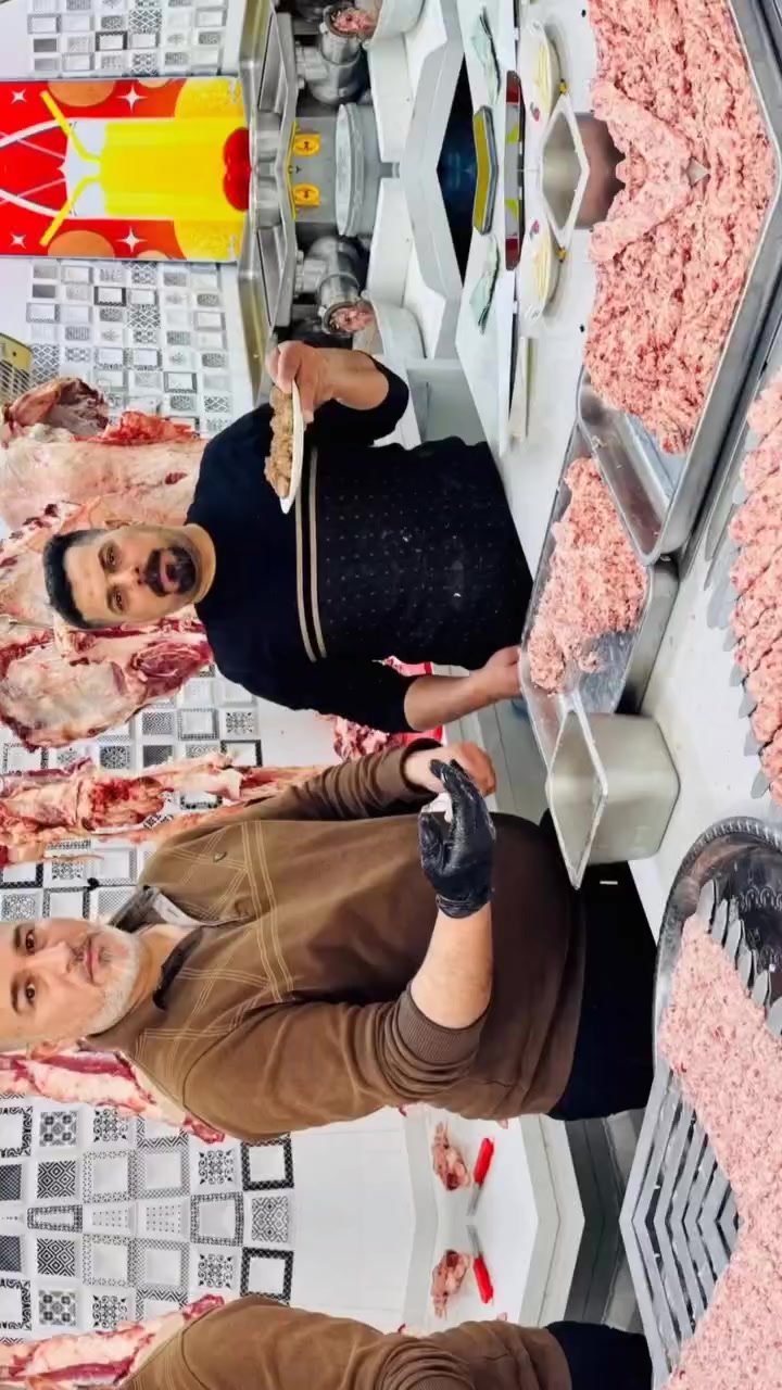 قناة المناذرة 🔴*********** لكم الراي؟؟ اني كول مرتب ونضيف جدا  عن شهادة :بسمِ الله الرحمن الرحيم.: 
اللهمَ صلي علي محمد وال محمد 
لزبائننا الأكارم
 يعلن مطعم كباب الحبوبي بإدارة سميرابوعبدالله الجبوري 
افتتاح المطعم 24 ساعه لخدمه زبائنهِ الكرام صباحاً ومساءٍ 

يوجد لدينا (كباب وزن) 
#كباب لحم / كباب دجاج 

جناح خاص لعوائنا الكريمه .
 
#المكان :  النجف الأشرف - المناذره - داخل السوق الكبير. 
للحجز 
الاتصال على الرقام :

*********** 📱
***********
