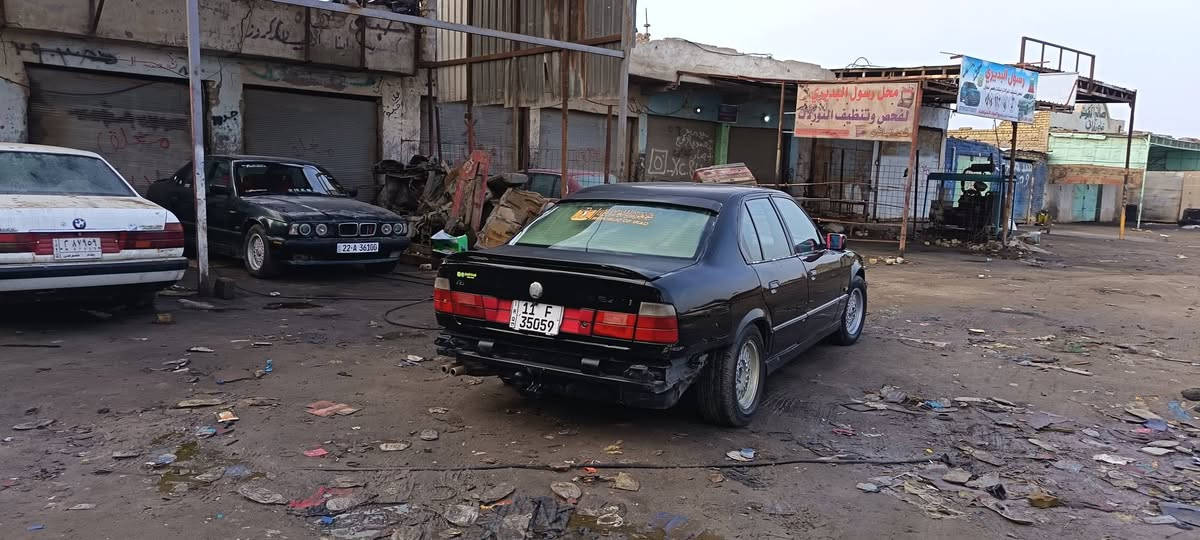 525 مسكر فانوس كير عادي 
مديل 1990
كشنات m جلد اسود
جام كهرباء الخلفيات وحده واكفه
تخم ويل خليه وتاير جديد 
فتحة سقف
رقم بغداد بأسمي مشروع وطني
حداديه قبل اسبوع شديت وره وكدام
جارده جنطه وقماره 
نقصه دعاميه وكمبريسر تبريد
بيه رنكات
مكاني ناصريه
السعر 41 وبيه مجال 
***********
