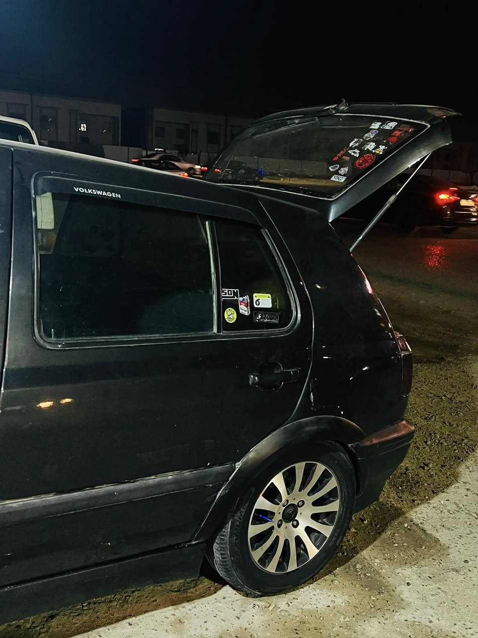 سلام عليكم شباب كولف مديل ٩٢ كير محرك نضاف تبريد شغال كهربائيات مابيهن نقص  سياره حداديه ٧٥بل ميه مكان نجف رقم بغداد ال٢٧ تخم تاير جديد غرفتها فقط بطانه باب سايق تعبانه الباقيه كلها حلوه  سعرها ٣٧ رقم ***********
