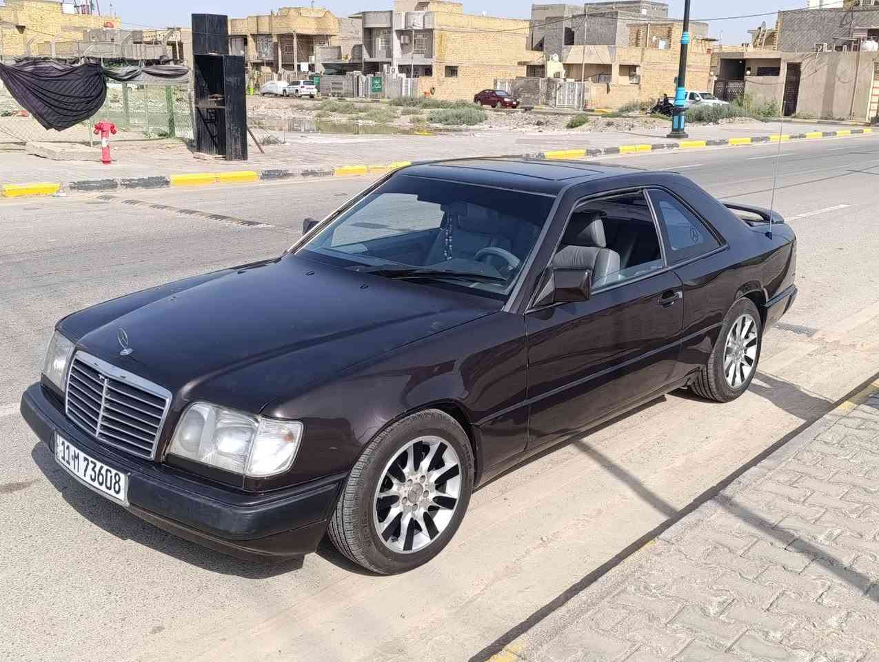 مرسيدس دب كوبيه
مكينة بلاد ٣٢٠ خراطيم نظيفة جدا
تبريد شغال
تخم تاير جديد ٨ طبقات
شاشه لمس ووجه جديد 
كامرا خلفية 
لايت زنون مع مازدات اصلية 
بك لايت محدث رياضي 
سنتر لوك يقفل ويفتح كل السيارة 
ريموت عن بعد
ويل ١٦
رقمها بغداد باسمي
 سنوية وهزة قبل شهر مجددها
كشن كهربائي بس وكف قبل فترة بسبب فيوز او فيشة متحركة لان جان شغال 
فتحة بس وكفت بيها عتلة
محدثة ٩٤
مسجل موديلها ٨٨
مصبوغة عام 
جام كهربائي بس الي وره السايق عطلانة
صدرها جيد 
دواخلها وسط
وعندي بيبان ٢ نظيفات جدا ضامهن احتياط
السعر ٧٥ ورقة ومجال قليل جدا
التواصل على الخاص 
الهاتف ***********
