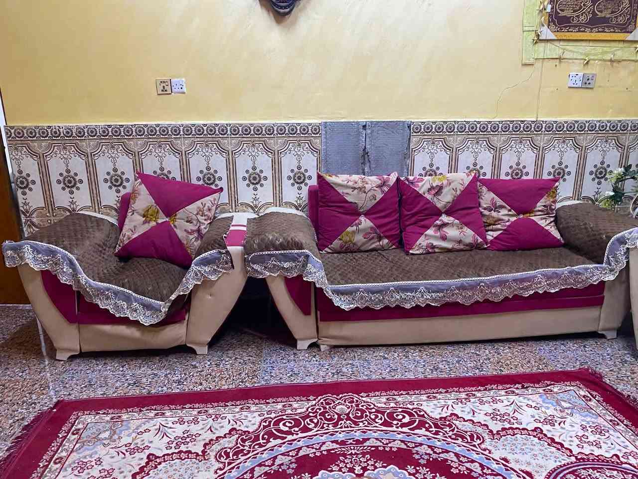 السلام عليكم
القنفات الورديه ٥ قطع  ب ٢٠٠ الف 
القنفات الخضر قطعتين ب ١٥٠ الف 
البوفيه قويه وخشب قوي ب ٥٠ الف 
وكلهن بيهن مجال واتصل ع الرقم وبخدمتك مكاني ابي الخصيب حمدان 
***********
