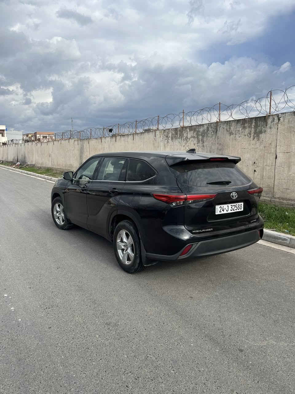 تويوتا هايلندر 2022 امريكي 
موصفات LE فول بس سلايت نين
6 بستن و ده بل اكسن مرغوب
داخلي كريمي يه و كهرباي يه 
كير ر مكينه شه رت 40 ريفه جويه
رقم و سنوي جديد شرط تحويل 
2 قتعه سبخ بجك داخلي نفري هه يه
سعر مناسب 240$ مجال /زاخوي يه
واتساب ***********
