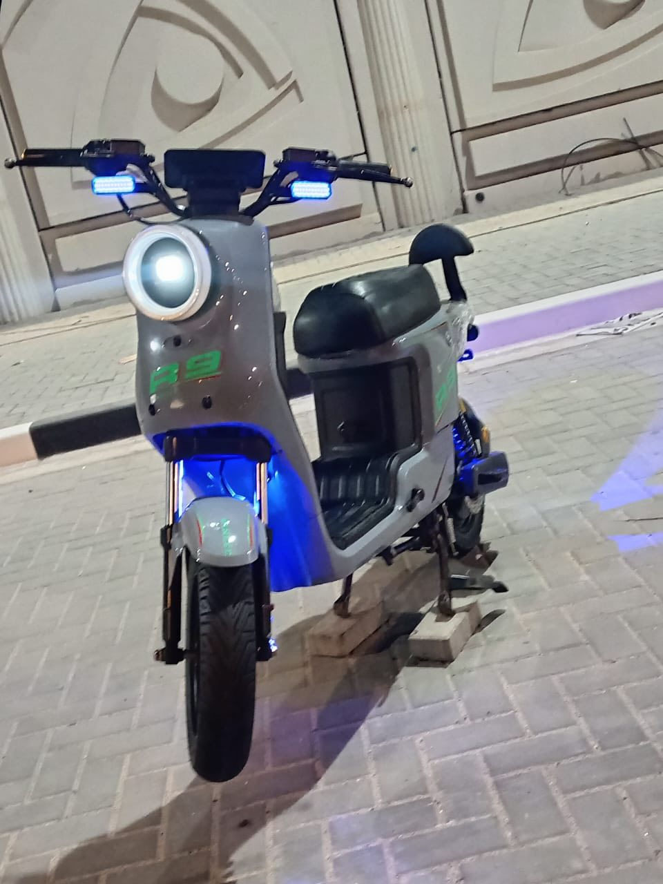 سلام عليكم دراجه لبيع جديده كامله بطاريات قبل سبوع شاد دراجه نضيفه بطاريات /32بكاني قبله حي شهداء رقمي ***********سعر475
