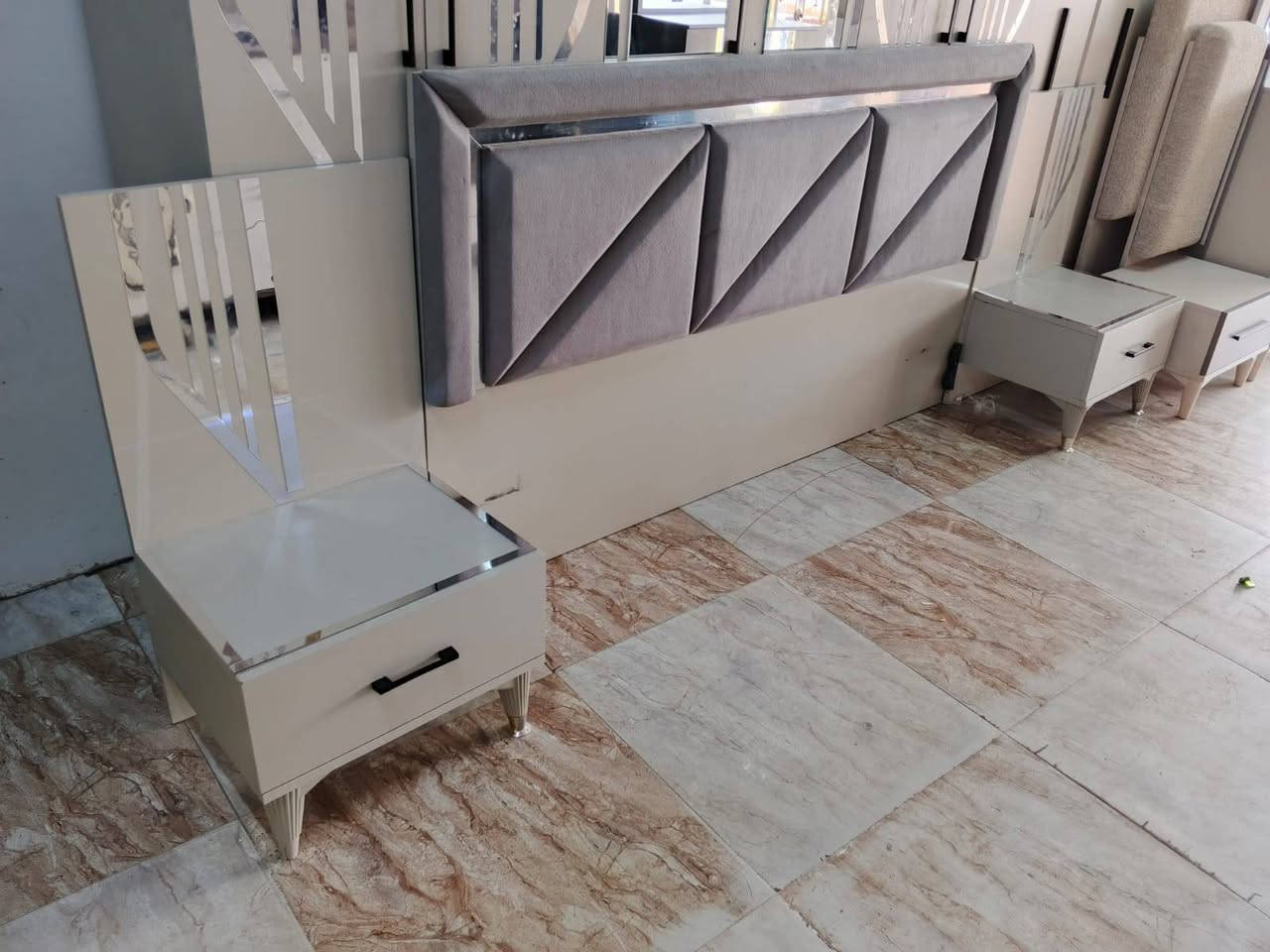 غرفة 6 ابواب 5 قطع375
للاستفسار ***********
