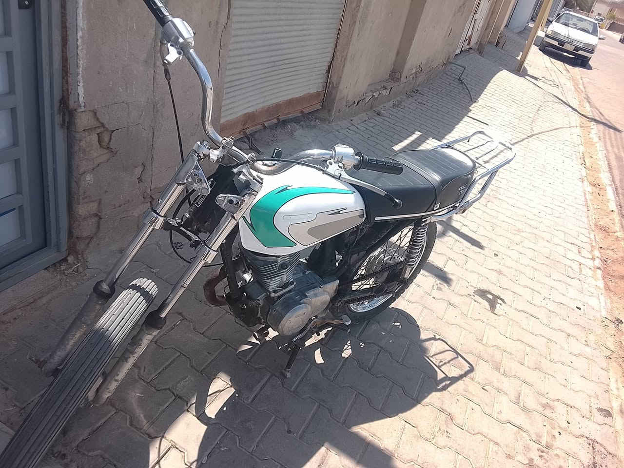 السلام عليكم دراجه 4 قير كلك للبيع السعر 275 وبيها مجال شيء قليل نجف حي العسكري مدارس شغاله محرك ناعم الاستفسار على هذا الرقم ***********
