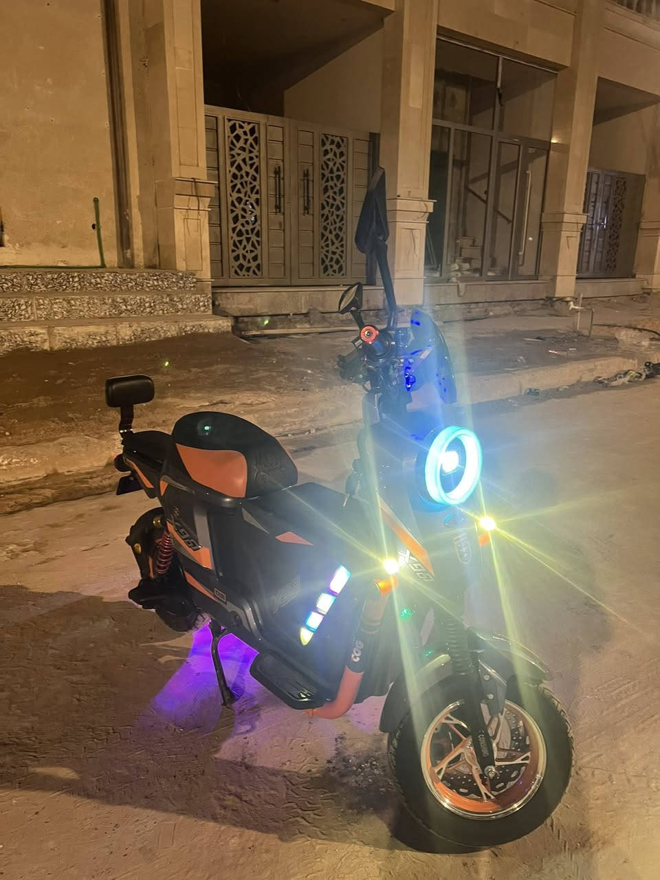 دراجه شحن x900للبيع دراجه اخت الجديده استعمال شهر أشاير نشارت كله بلاديات لايت عالي ناصي منفذ شحن موجود بيها شاحنتها هيه والباكيت موجوده سويجين بصمتين دراجه بس التاير الوره مبدله كلشي بيها بلادي عنواني بصره جبيله سعرها 525بيها مجال حك الجيه رقمي ***********
