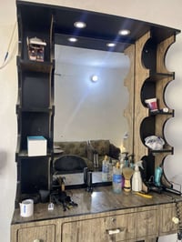 ميز حلاقه كرسي حلاقه للبيع السعر ١٢٥وبي مجال ٠٧٧١٣٣٠١٣١٥